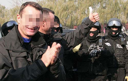 法国 黑豹 特警队向北京特警传 艺 [组图]