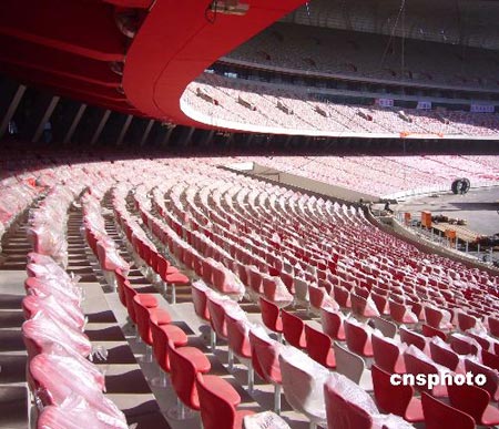 组图:国家体育场鸟巢8万座椅安装完毕