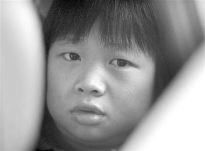 袖珍夫妻结婚半年闹离婚 邻居称两人关系不好