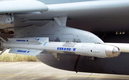 研制第四代导弹包括了美国的aim-9x,美欧联合研制的aim-132"阿斯拉姆"