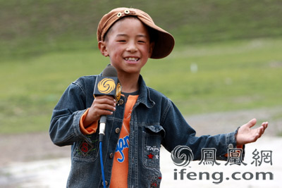 活佛保佑的村庄:藏族小歌手的歌星梦
