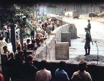 二战后美苏英法分占德国 柏林墙割裂自由