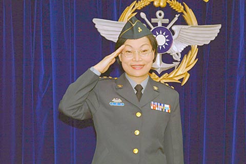 台湾所谓"反共救国军"的少将司令,因为个性好强,她当年穿起军服能带兵
