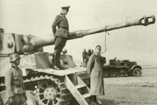 老照片:：二戰期間，德軍處決蘇聯紅軍女遊擊隊員
