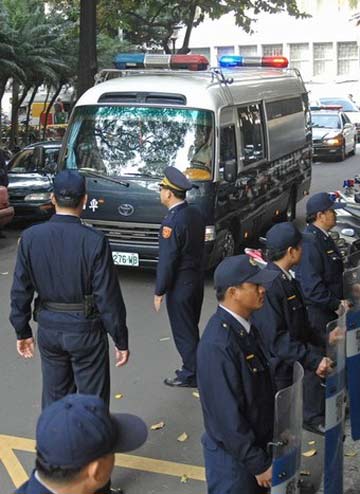 根據(jù)此前規(guī)劃,，臺北地院合議庭1月20日將審理機要費弊案,，上午傳訊前“總統(tǒng)府”副秘書長馬永成，下午傳訊前“總統(tǒng)府”辦公室主任林德訓,。21日審理洗錢案不再提訊陳水扁,，但仍將傳訊陳水扁兒子陳致中、兒媳黃睿靚,、妻舅吳景茂與扁家友人蔡美利,。