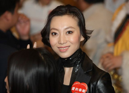 郎昆现任妻子刘岩相恋不到半年闪婚相恋不到半年时间,就在2001年9月