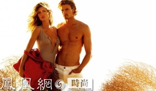 Stefanel 2009春夏系列大片，由最顶级的模特Gisele Bundchen演绎。

意大利知名时尚品牌Stefanel的设计风格正如它的发展历史,多元理念,活力四射。40多年来,从当初意大利接近威尼斯的小镇的针织衫工厂,发展成如今遍布世界40多个国家的700多家专卖店, Stefanel已经成功地从一个家族品牌转型为新近时尚王国。