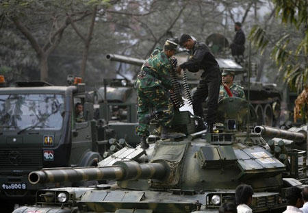 孟加拉国首都叛乱士兵投降 两名中国人曾遭劫
