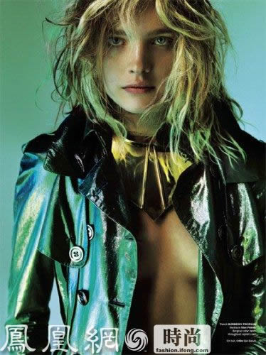 模特: Natalia Vodianova，摄影师: Mario Testino