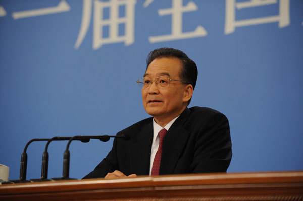 3月13日，国务院总理温家宝在北京人民大会堂与中外记者见面，并回答记者提问。新华社记者李学仁摄