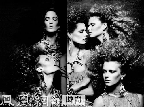 
《W》杂志近期的的大型制作，模特阵容包括Lara Stone、Amanda Laine、Sigrid Agren、dita Vilkeviciute和Constance Jablonski，都是现今时尚圈内的烫手超模。

风格统一，最为明显的特征就是“狮王头”。这个女权兴盛的月里无意是告诉大家“狮王头”又回来了。