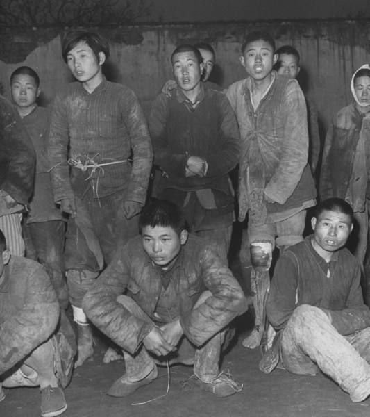 这些解放军游击队因袭击上海郊县失败而被俘,被当地保安队枪毙并割头