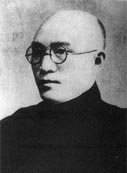 李达　也是农家之后，1890年出生在湘江之滨。完全靠苦读，他考入北平师范学校后，以优异成绩考上留日官费生。

