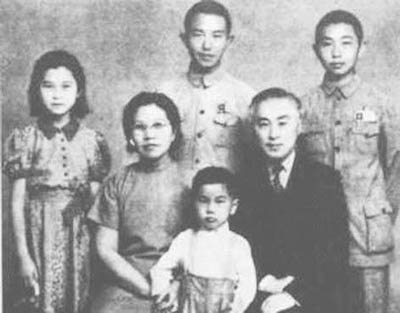1945年陈立夫全家福

