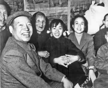 1962年彭真携妻儿去山西侯马看望母亲 
