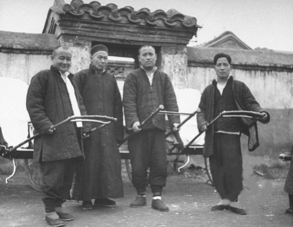 1946年北京街头的人力车夫