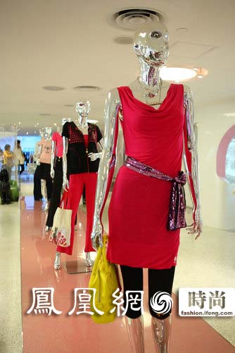 2009年4月3日讯，芭比娃娃上海旗舰店内部宛如主题乐园。 