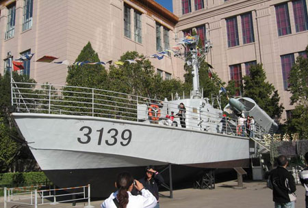乘风破浪--记中国海军导弹艇的发展