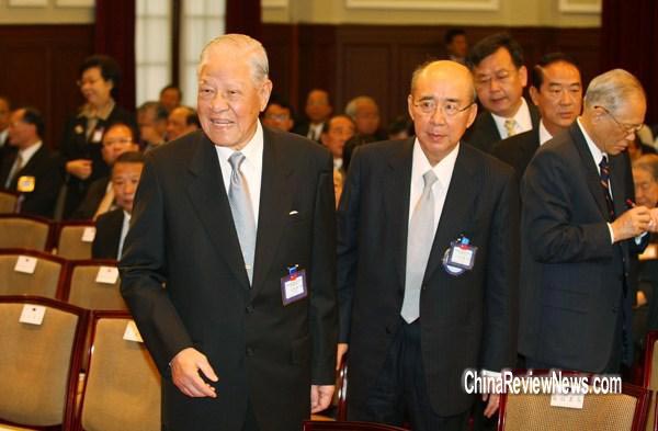 李登辉（前左）、国民党主席吴伯雄（前左2）、亲民党主席宋楚瑜（右2）13日出席中枢纪念蒋经国先生百年诞辰典礼。