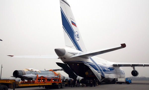 继2007年初成功用空运交付巴基斯坦2架JF-17飞机后，中航技公司2008年初再次用安-124运输机，一次发运3架“枭龙”飞机给最终用户。