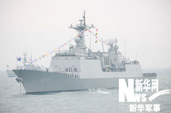 参加阅舰式的韩国“姜邯赞”号驱逐舰