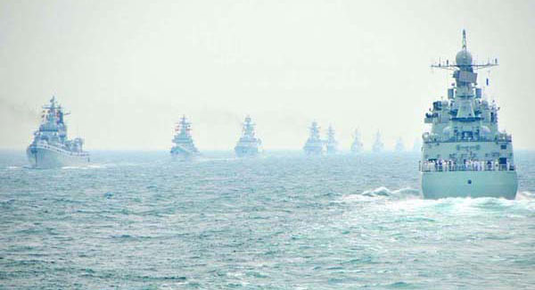 阅兵式第一阶段为海上分列式，检阅中国海军的舰艇和飞机。