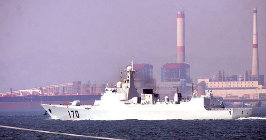 被称为“中华神盾舰”的中国海军170号导弹驱逐舰已于21日驶出青岛港