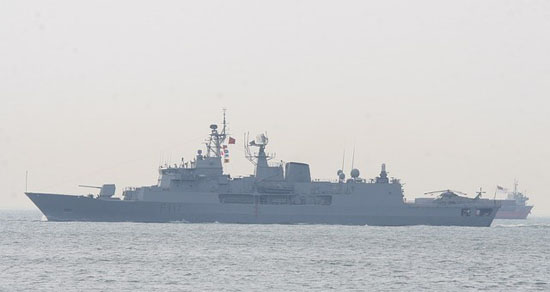 新西兰海军“特马纳”号导弹护卫舰驶出青岛港