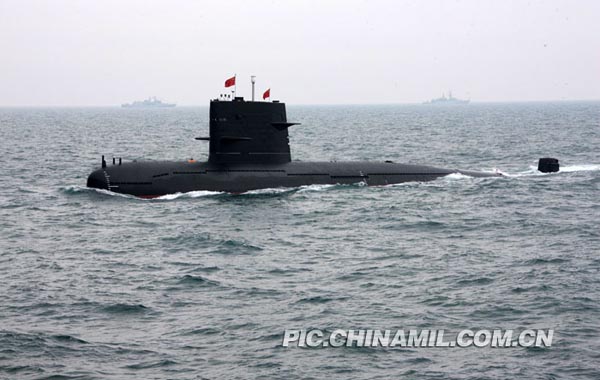 参加阅兵的新型常规潜艇 中国军网 特派记者 宣琦