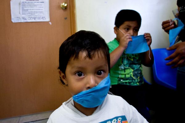 墨西哥城医院内的一名孩子。