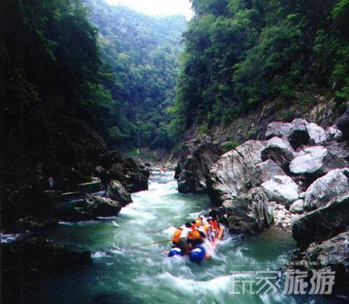 中国最惊险刺激的六大漂流胜地之首：永顺猛洞河漂流

