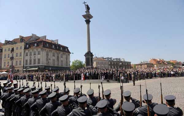 波兰迎来宪法日首都华沙举行盛大阅兵组图