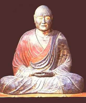 鉴真，俗姓淳于，江苏扬州江阴县人，出身佛徒家庭，708年21岁时在长安实际寺受戒，正式取得僧籍。5年以后，一直到他东渡为止的40年中，他讲经、建寺、造像，由他授戒的僧侣先后达4万多人，其中有不少是以后成名的高僧。733年，他被誉为江淮一带的授戒大师，在佛徒中的地位很高，成为一方的宗首。