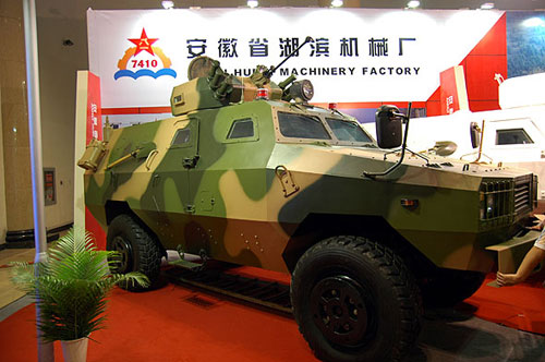 中国六款国产新型轮式装甲车在北京亮相(组图)