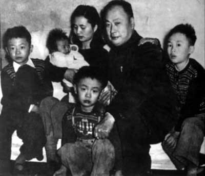 1950年底陈毅与家人在上海

