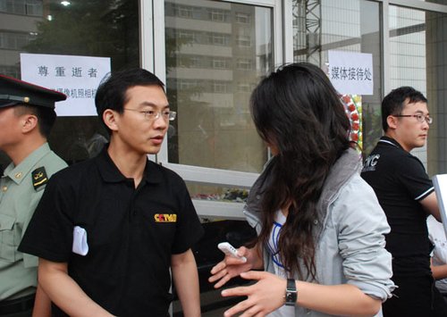 6月6日下午，发言人郎永淳接受记者的采访。

