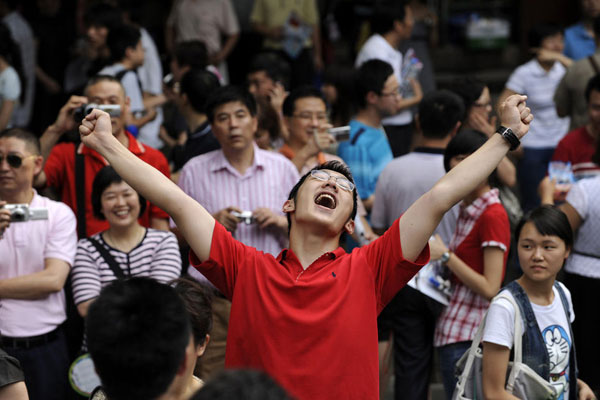 6月8日，成都，2009年全国普通高考结束。