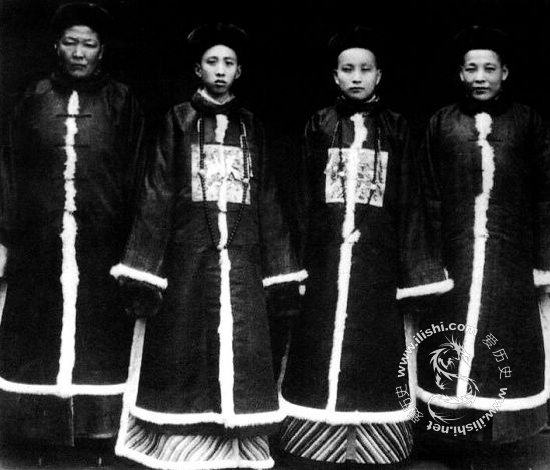 清末太监从右到左：张海亭，刘兴桥，王凤池，杨子真

