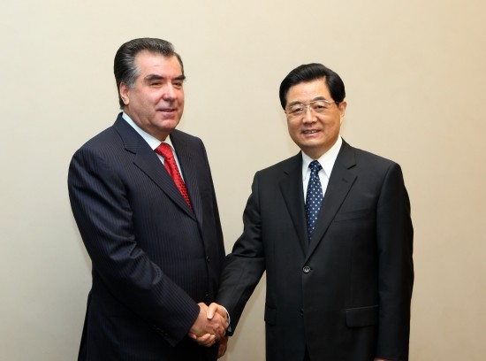 6月15日，国家主席胡锦涛在叶卡捷琳堡会见塔吉克斯坦总统拉赫蒙。