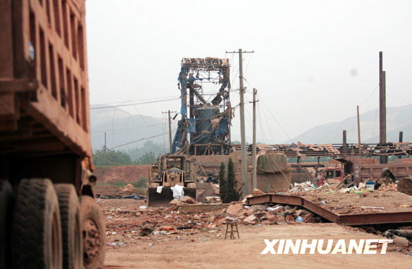 发生爆炸的安徽省凤阳晶鑫矿业有限公司厂区 （6月21日摄）。