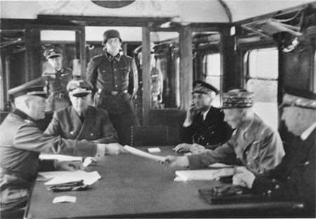 德,法在贡比涅森林的火车车厢里签署《贡比涅停战协定,法国投降