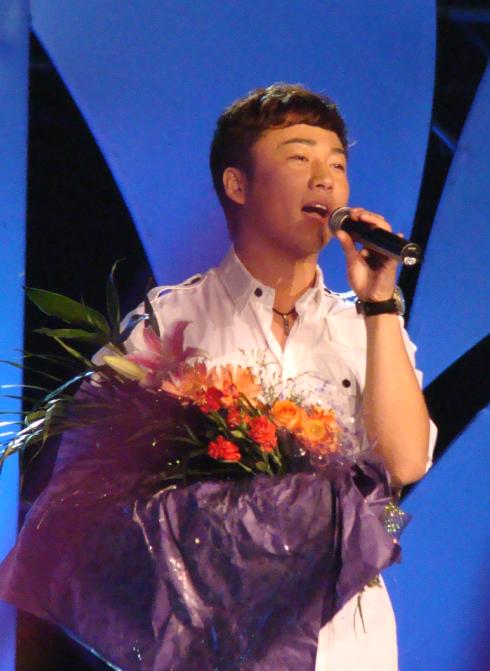 徐靖博献唱温州体育馆 《分手那天》难分手