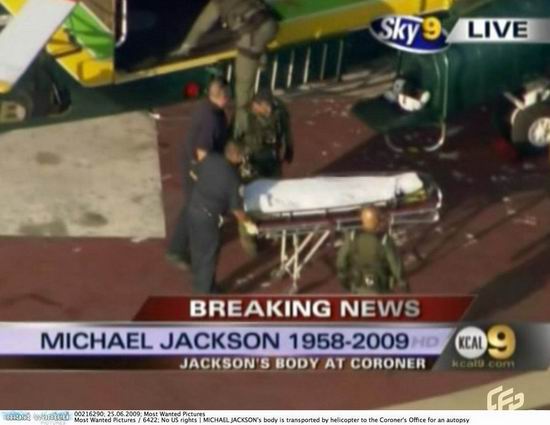 杰克逊遗体被包裹。