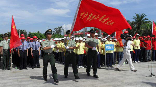 《人民武警报》报道（佘正斌 邹桂益）6月25日上午，海南省万宁市人民公园广场上人流如潮。海南省2009年