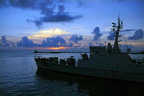 中国渔政部门在南海拦截驱逐多艘外籍非法渔船