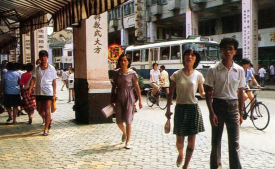 老照片:80年代中国各地街头风情(组图)