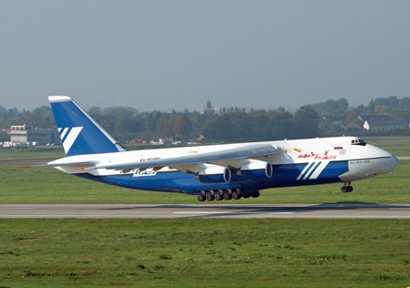 恢复生产安-124运输机