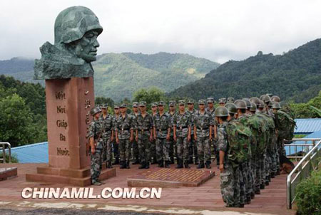 云南边防巡逻翻越十层大山中越老三国尽收眼底