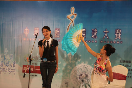 殷悦的民歌配王志千的民舞相得益彰