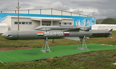 俄印联合研制的"布拉莫斯"(brahmos)超声速巡航导弹